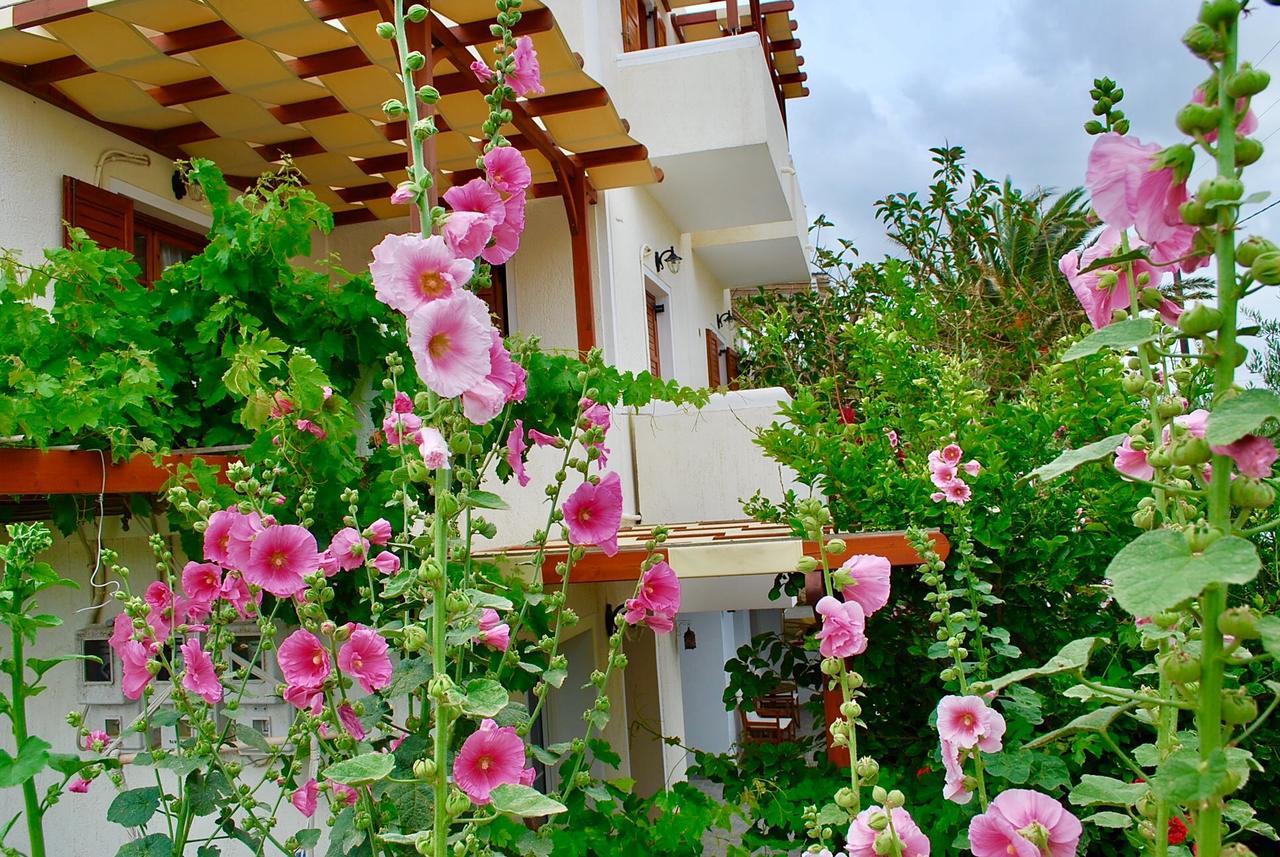 Deluxe Studios & Suites Ageri-Milos Adamantas  Exterior photo